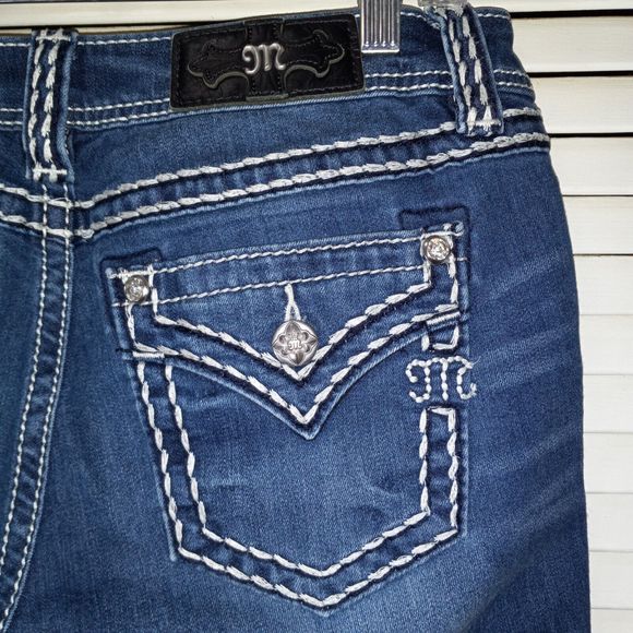 Miss Me Signature Capri Jeans Size 30 Wide Stitch Medium Wash Denim Capris - Picture 7 of 12